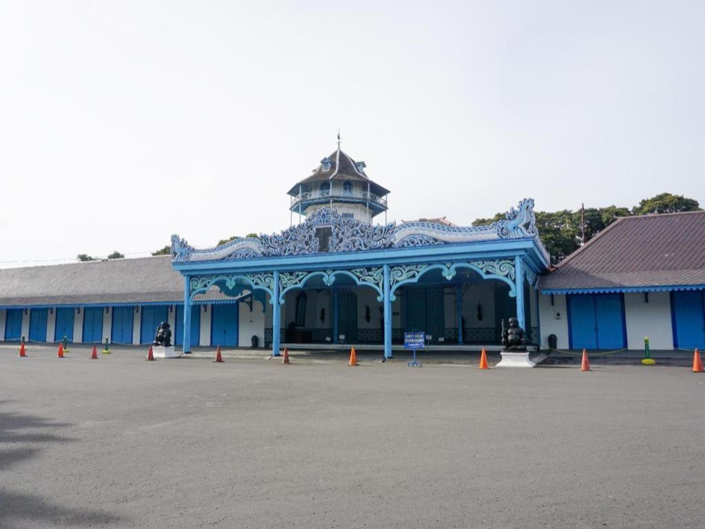 Zaen Hotel Syariah Solo Exterior photo