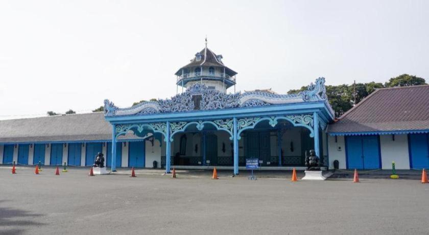 Zaen Hotel Syariah Solo Exterior photo