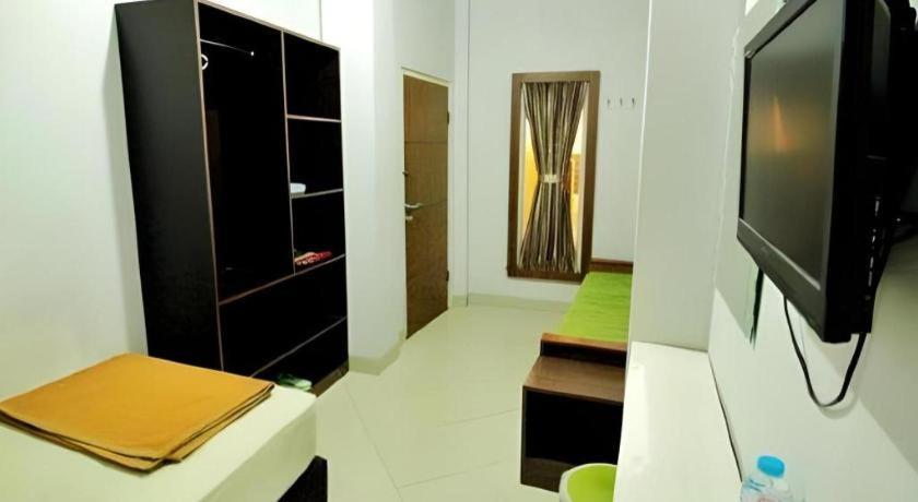 Zaen Hotel Syariah Solo Exterior photo