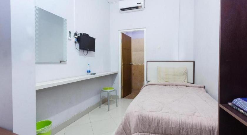Zaen Hotel Syariah Solo Exterior photo