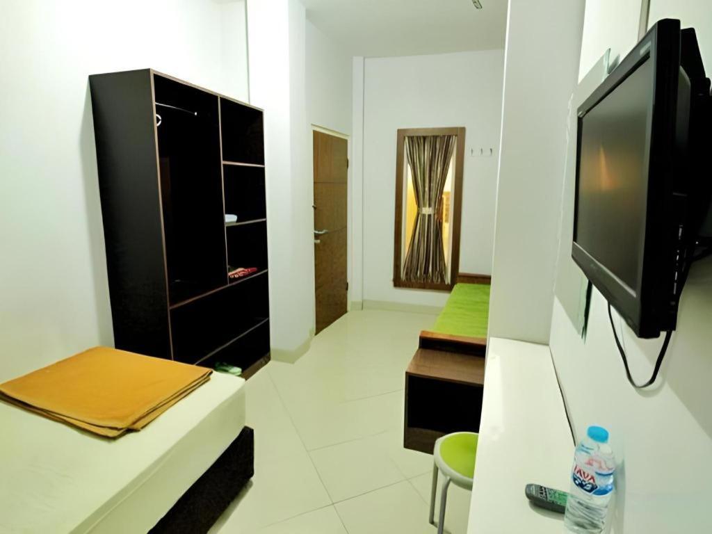 Zaen Hotel Syariah Solo Exterior photo