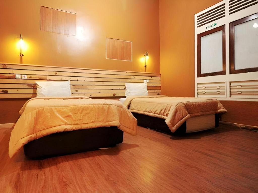 Zaen Hotel Syariah Solo Exterior photo