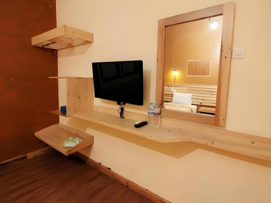 Zaen Hotel Syariah Solo Exterior photo