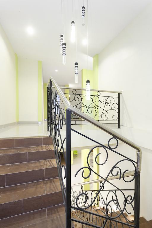 Zaen Hotel Syariah Solo Exterior photo