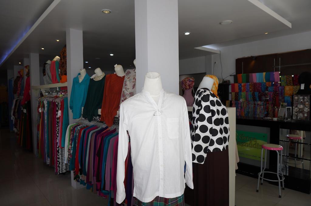 Zaen Hotel Syariah Solo Exterior photo