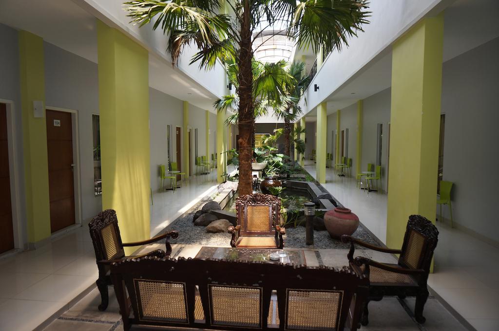 Zaen Hotel Syariah Solo Exterior photo