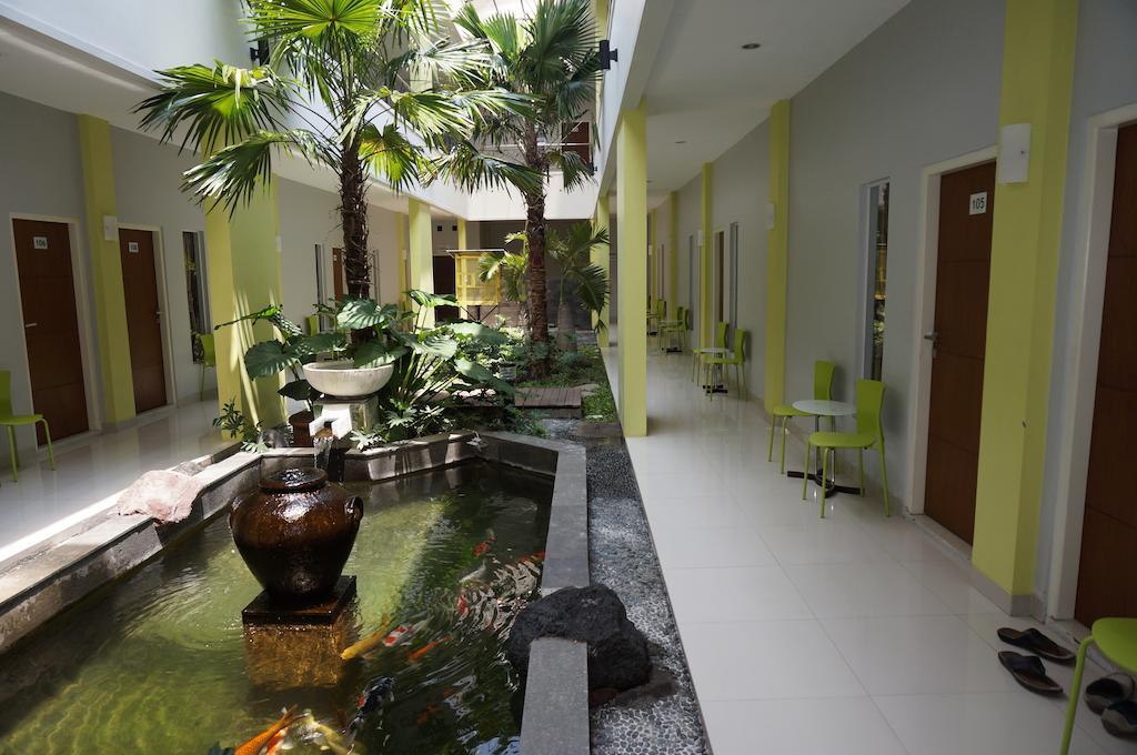 Zaen Hotel Syariah Solo Exterior photo