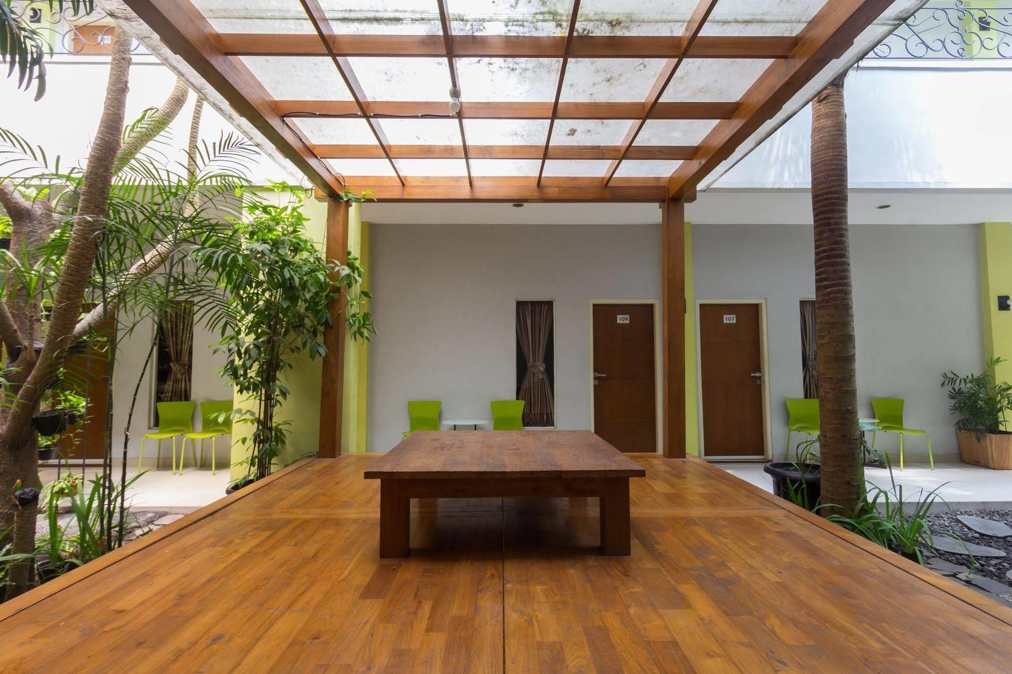Zaen Hotel Syariah Solo Exterior photo